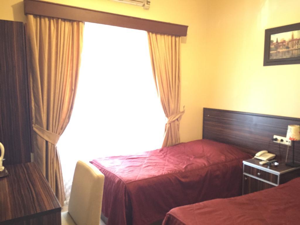 Hotel Mercan Адана Стая снимка